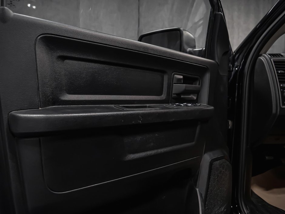 Ram 1500 Classic EXPRESS 2021-10