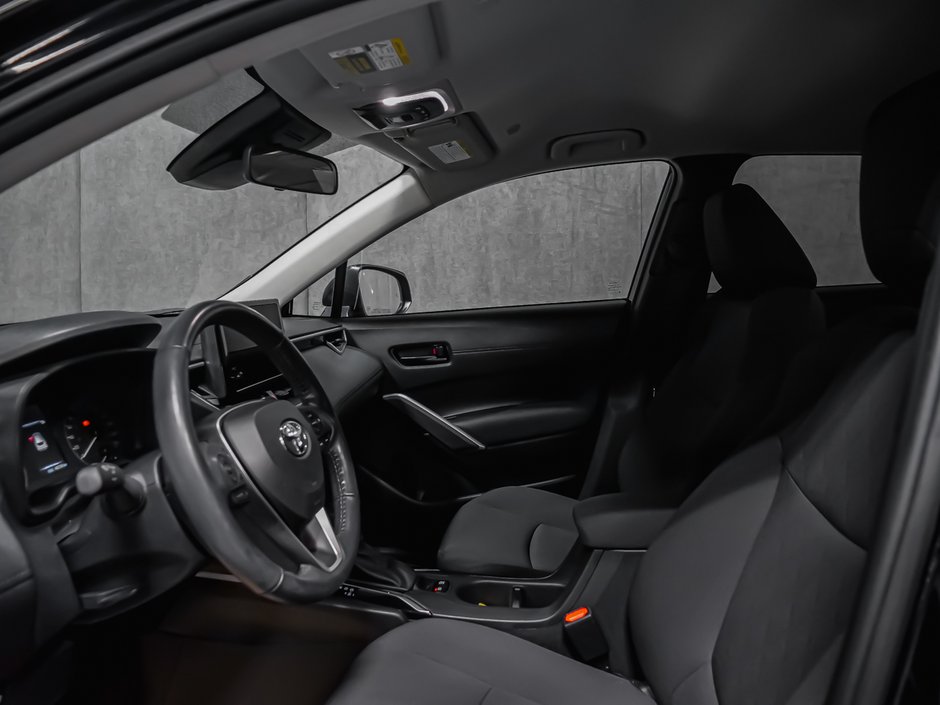 Toyota Corolla Cross LE 2023-12