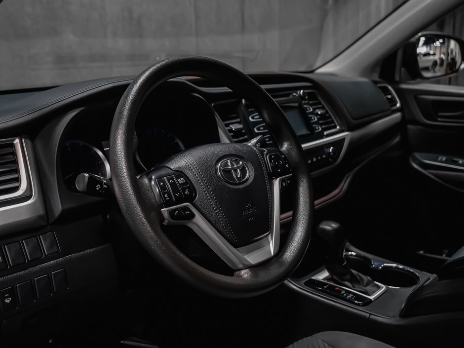Toyota Highlander LE 2019-8