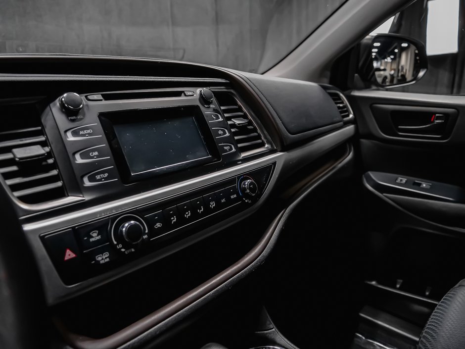 Toyota Highlander LE 2019-10