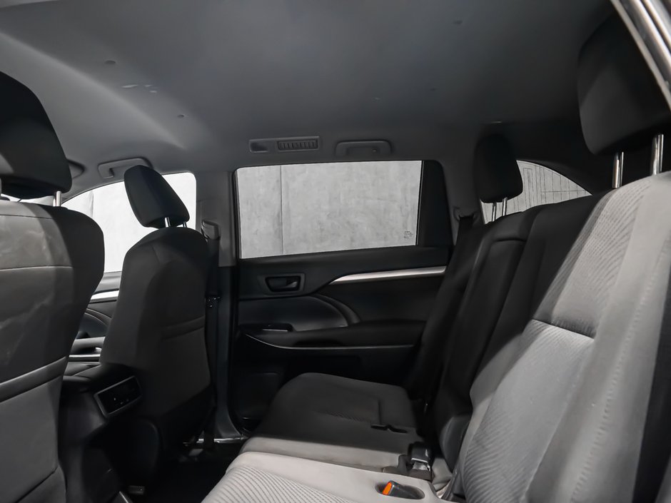 Toyota Highlander LE 2019-13