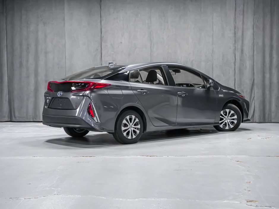 2021 Toyota PRIUS PRIME-2