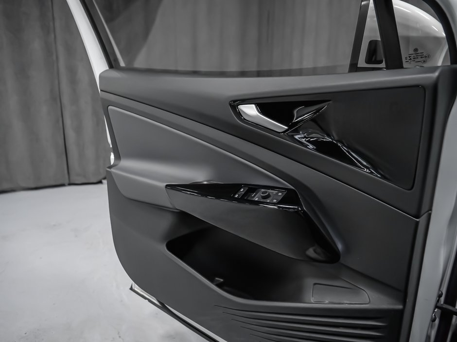 2021 Volkswagen ID.4 PRO-12