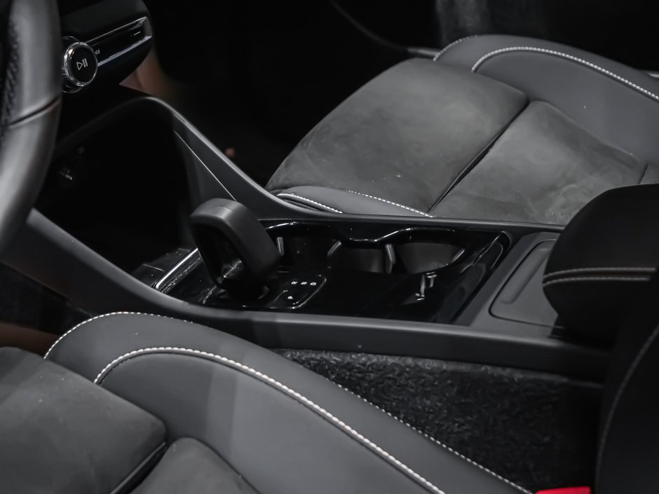 Volvo C40 Recharge Pure Electric ULTIMATE 2022-7