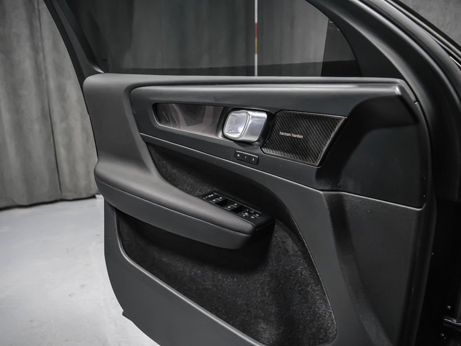 2023 Volvo C40 Recharge Pure Electric ULTIMATE-12