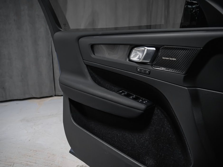 Volvo C40 Recharge Pure Electric ULTIMATE 2023-9