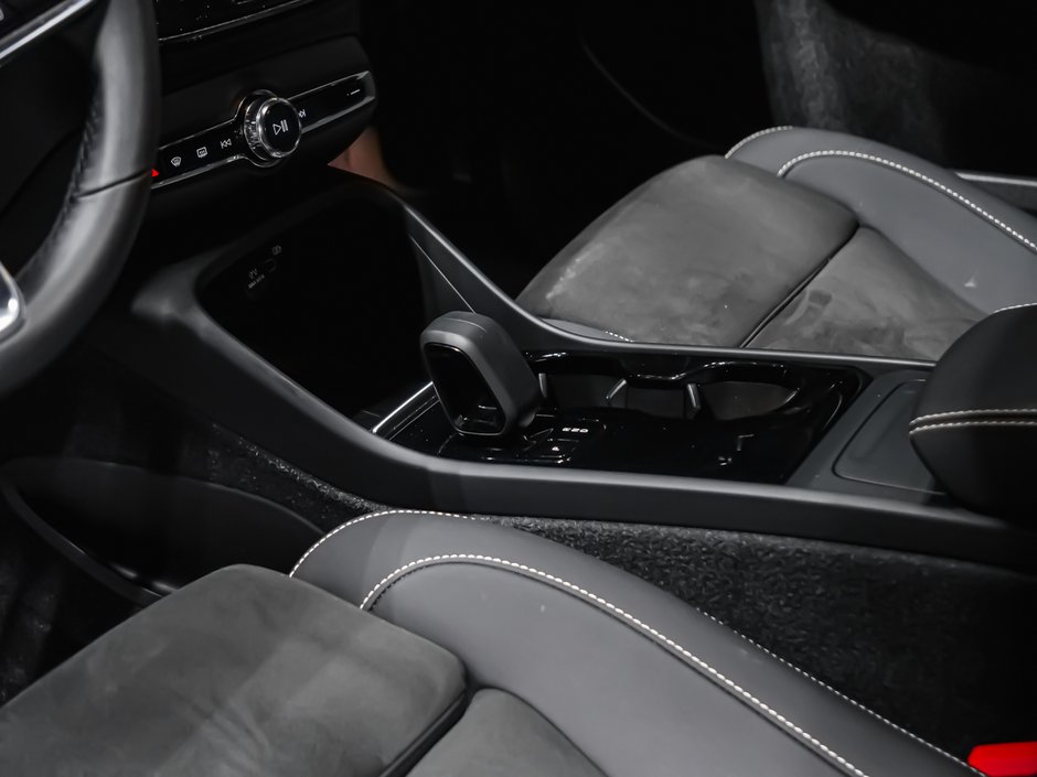 Volvo C40 Recharge Pure Electric ULTIMATE 2023-7