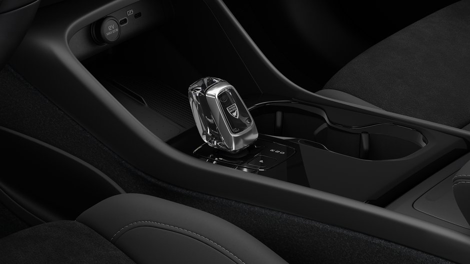 2026 Volvo EC40 Twin Motor, Ultra Black Edition-10