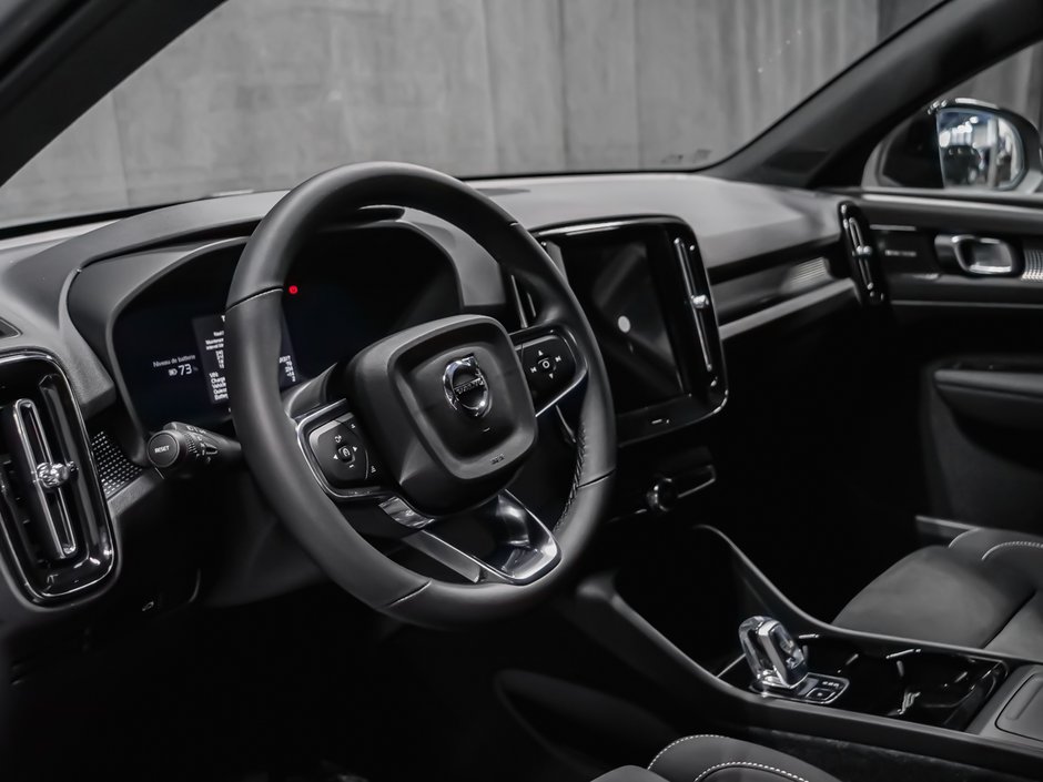 2026 Volvo EC40 Twin Motor, Ultra Black Edition-8