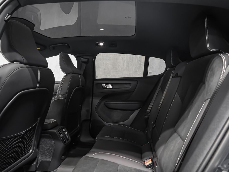 2026 Volvo EC40 Twin Motor, Ultra Black Edition-15