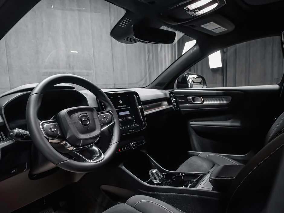 2026 Volvo EC40 Twin Motor, Ultra Black Edition-9