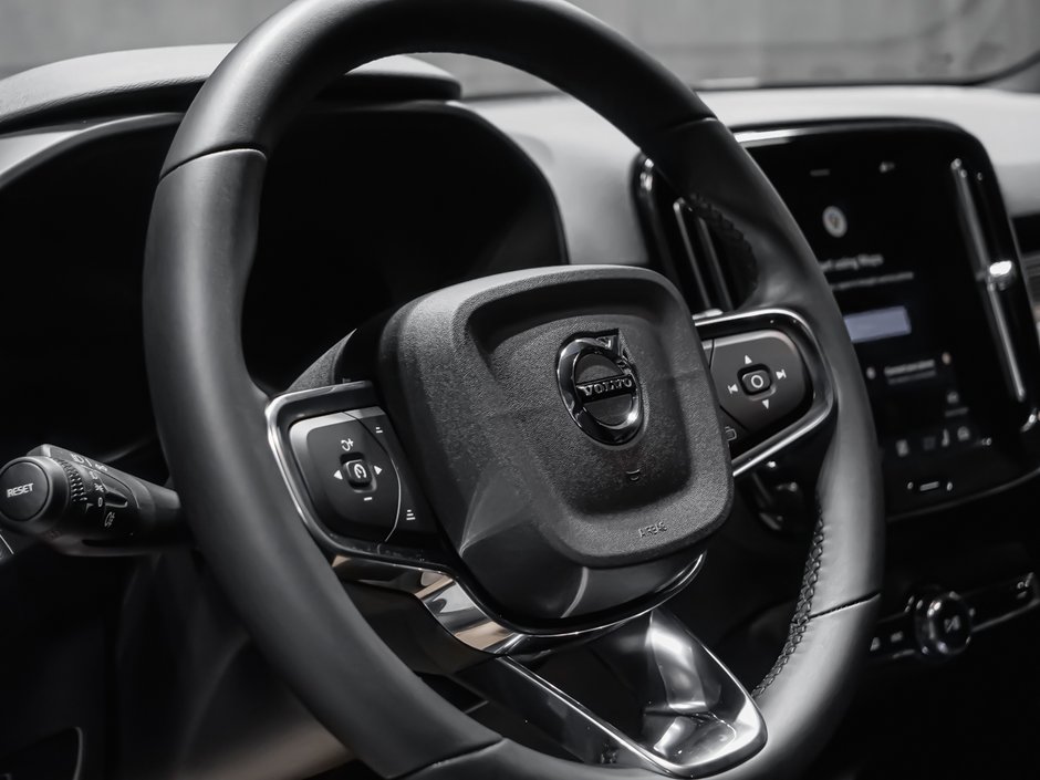 2026 Volvo EC40 Twin Motor, Ultra Black Edition-11