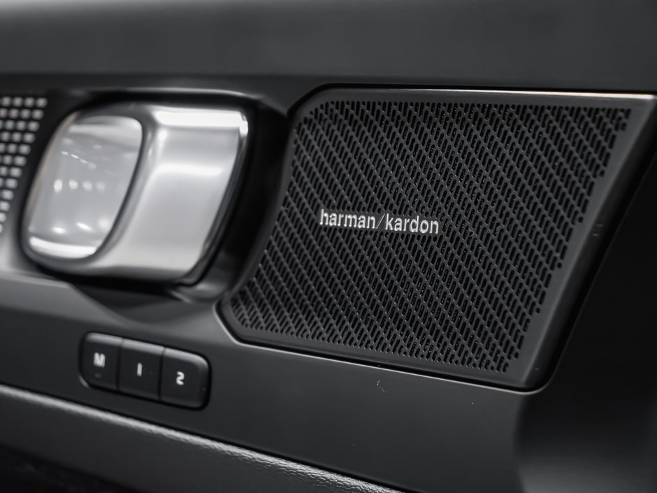 2026 Volvo EC40 Twin Motor, Ultra Black Edition-13