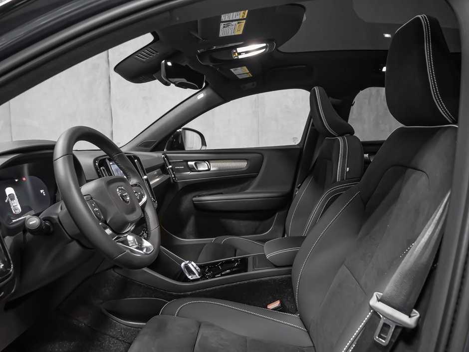 2026 Volvo EC40 Twin Motor, Ultra Black Edition-14