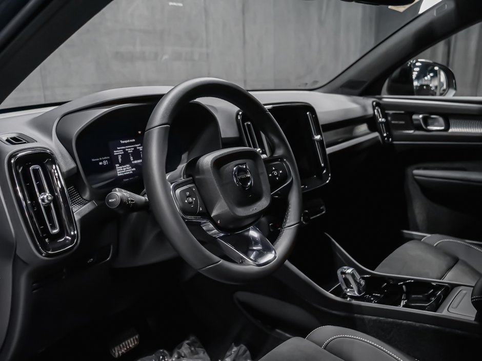 2026 Volvo EC40 Twin Motor, Ultra Black Edition-9