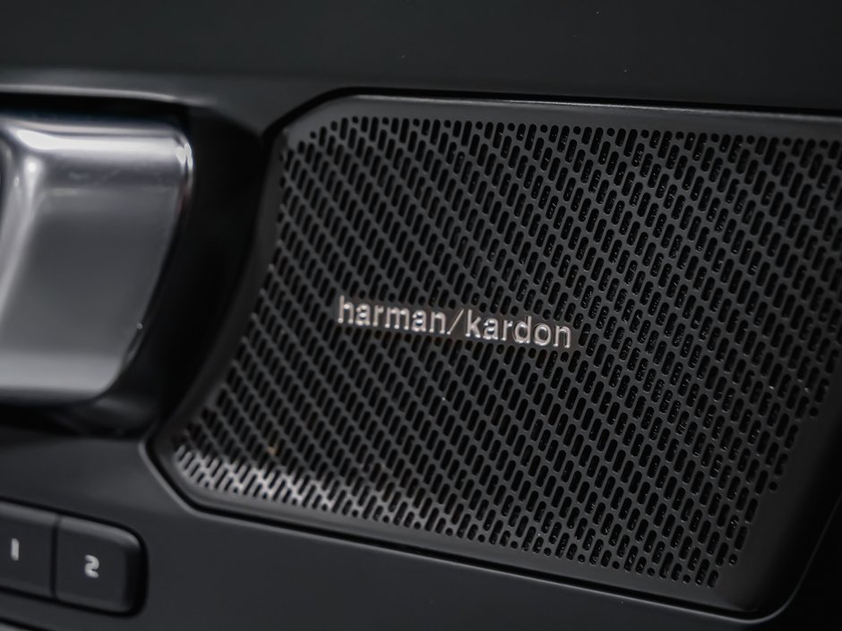 2026 Volvo EC40 Twin Motor, Ultra Black Edition-11