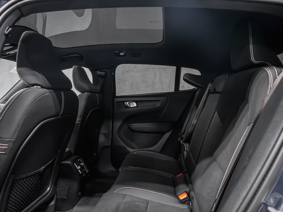 2026 Volvo EC40 Twin Motor, Ultra Black Edition-14