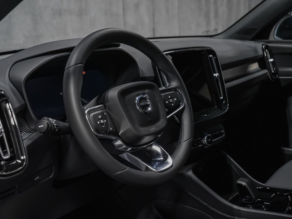 2026 Volvo EC40 Twin Motor, Core-8