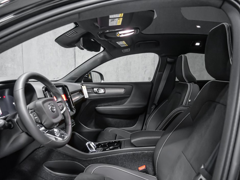 2026 Volvo EC40 Twin Motor, Ultra Black Edition-13