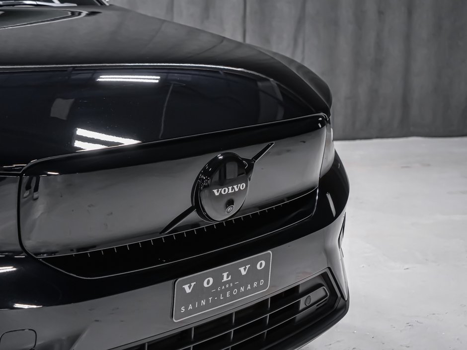 2026 Volvo EC40 Twin Motor, Ultra Black Edition-12