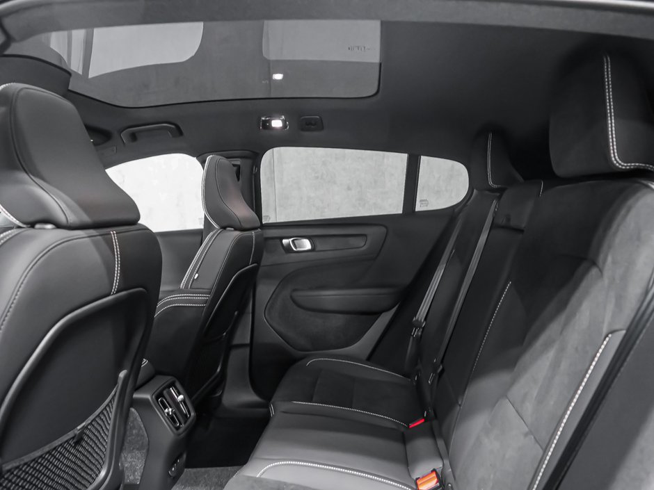 2026 Volvo EC40 Twin Motor, Ultra Black Edition-14