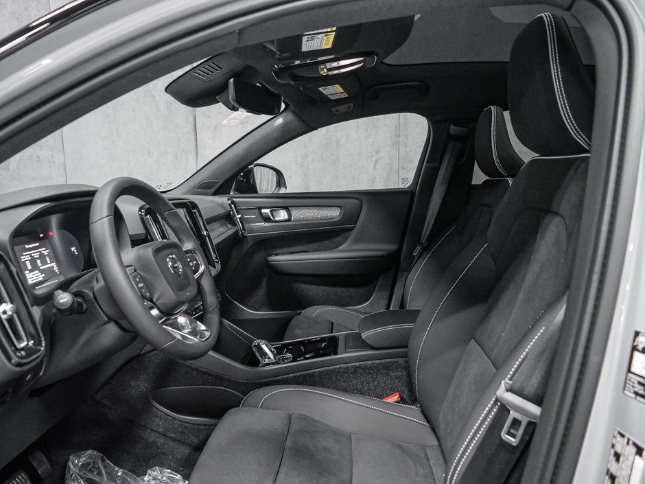 2026 Volvo EC40 Twin Motor, Ultra Black Edition-10