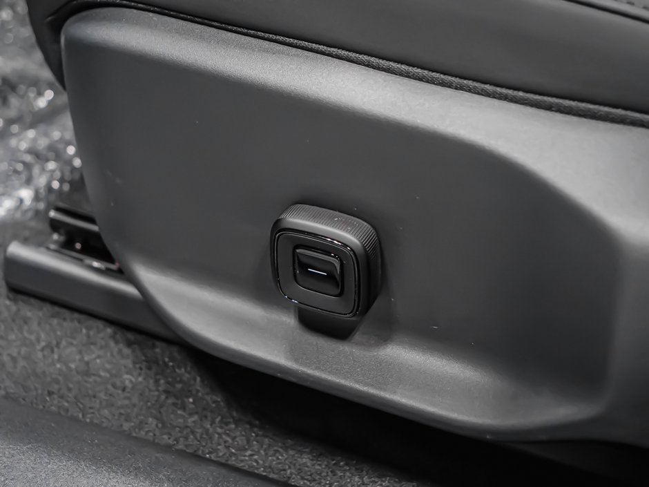 Volvo EX30 Cross Country Ultra 2026-28