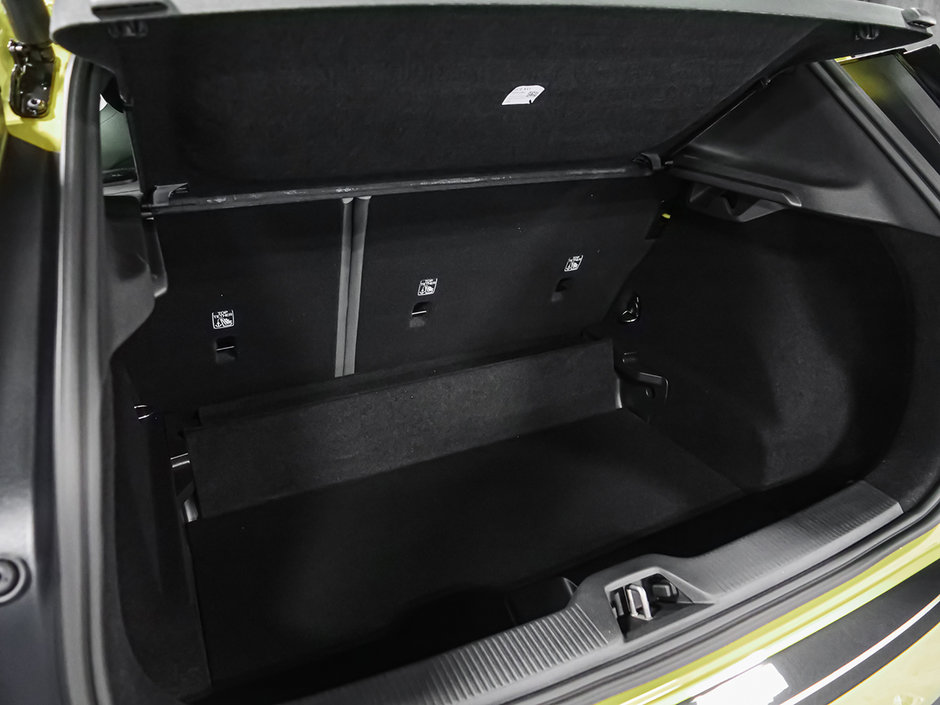 2025 Volvo EX30 PLUS-10