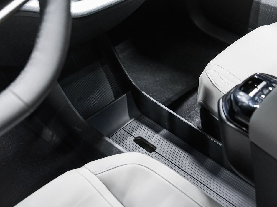 2025 Volvo EX30 PLUS-18