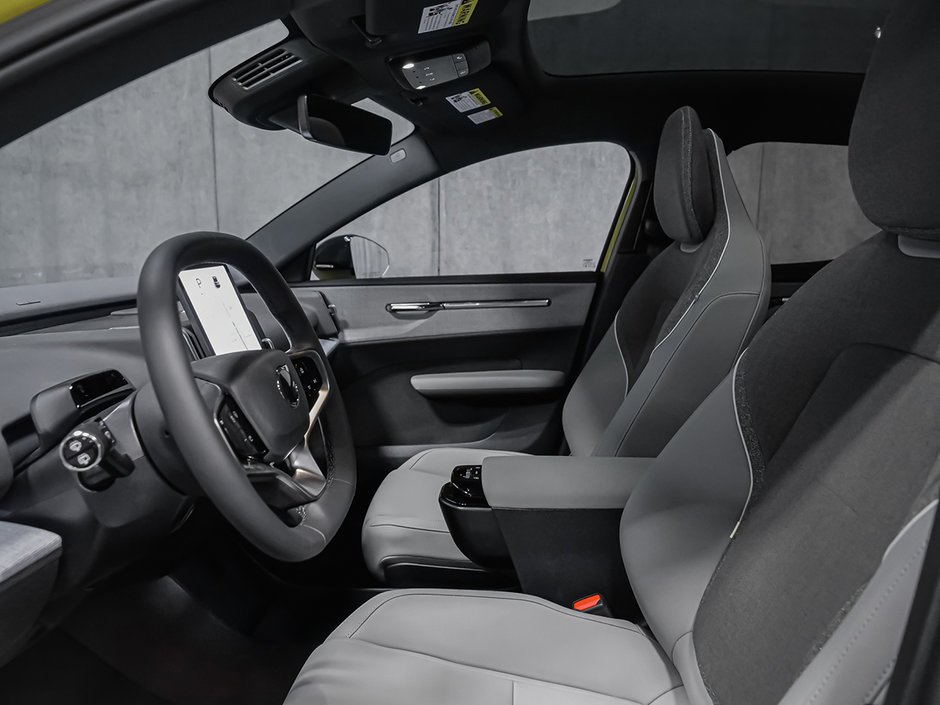 2025 Volvo EX30 PLUS-35