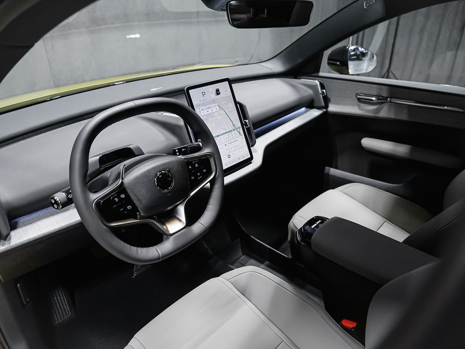 2025 Volvo EX30 PLUS-17