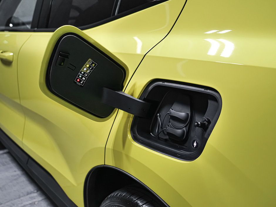 2025 Volvo EX30 PLUS-12