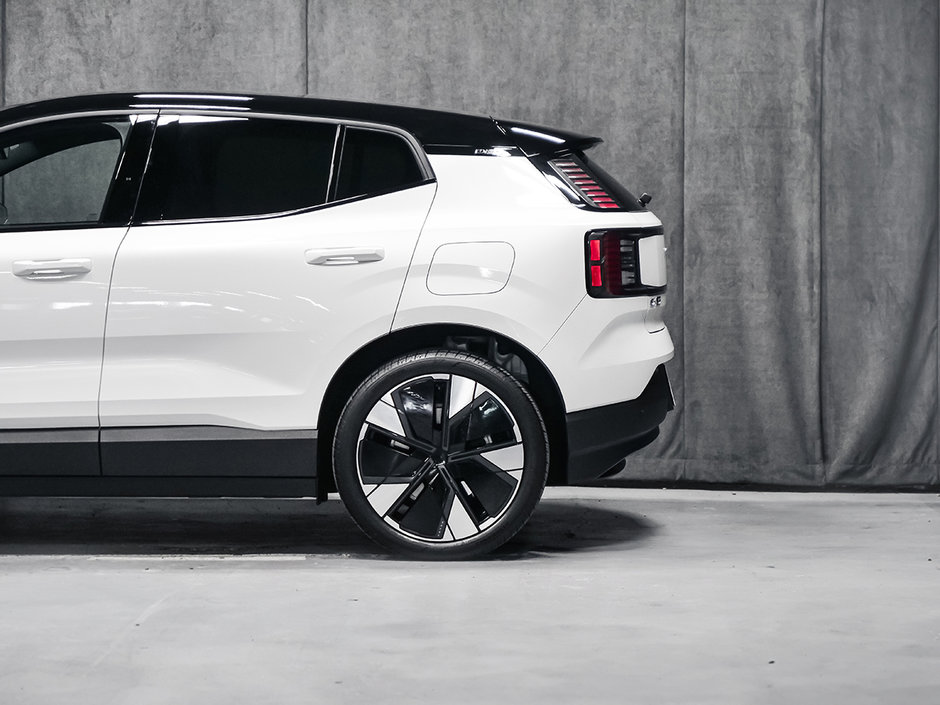 2025 Volvo EX30 TWIN Ultra-25