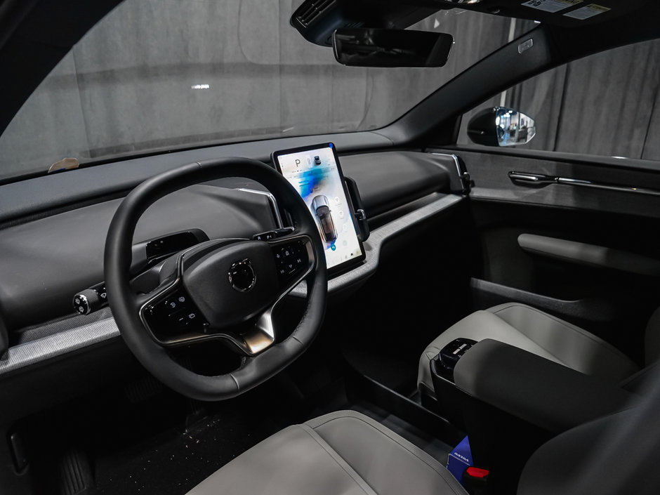 2025 Volvo EX30 TWIN Plus-12