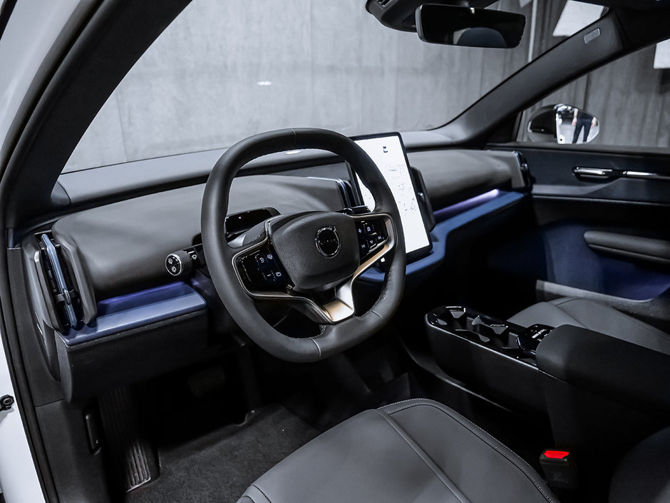 2025 Volvo EX30 Plus-10