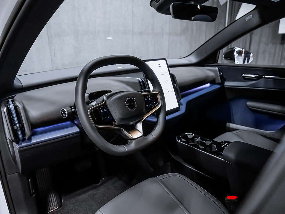 2025 Volvo EX30 Plus-11