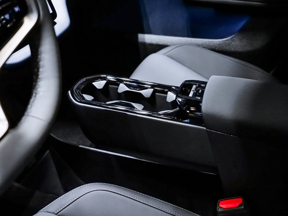 2025 Volvo EX30 Plus-17