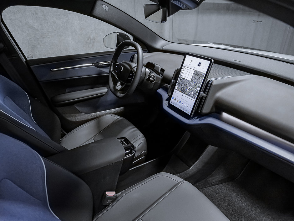 2025 Volvo EX30 Plus-37