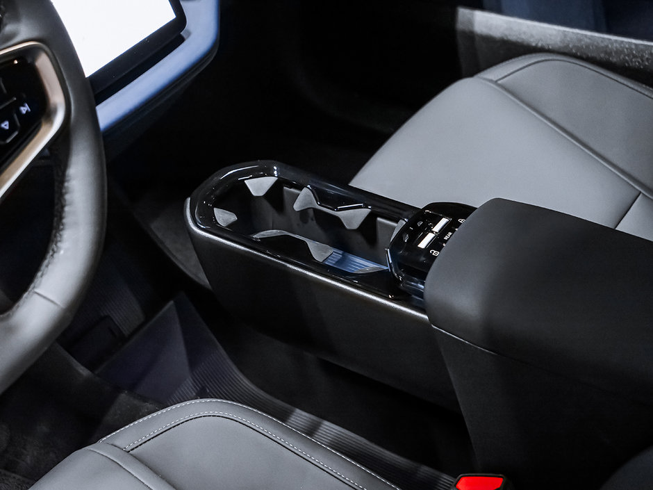 2025 Volvo EX30 Plus-9