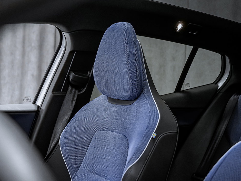 2025 Volvo EX30 Plus-40