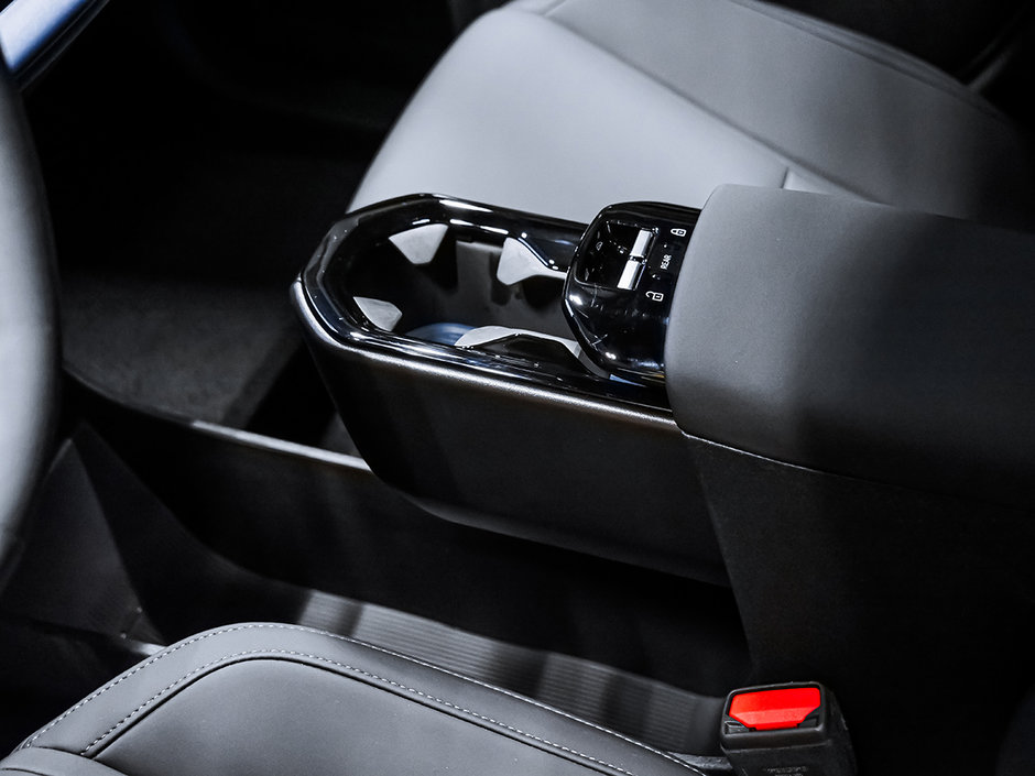 2025 Volvo EX30 Plus-19