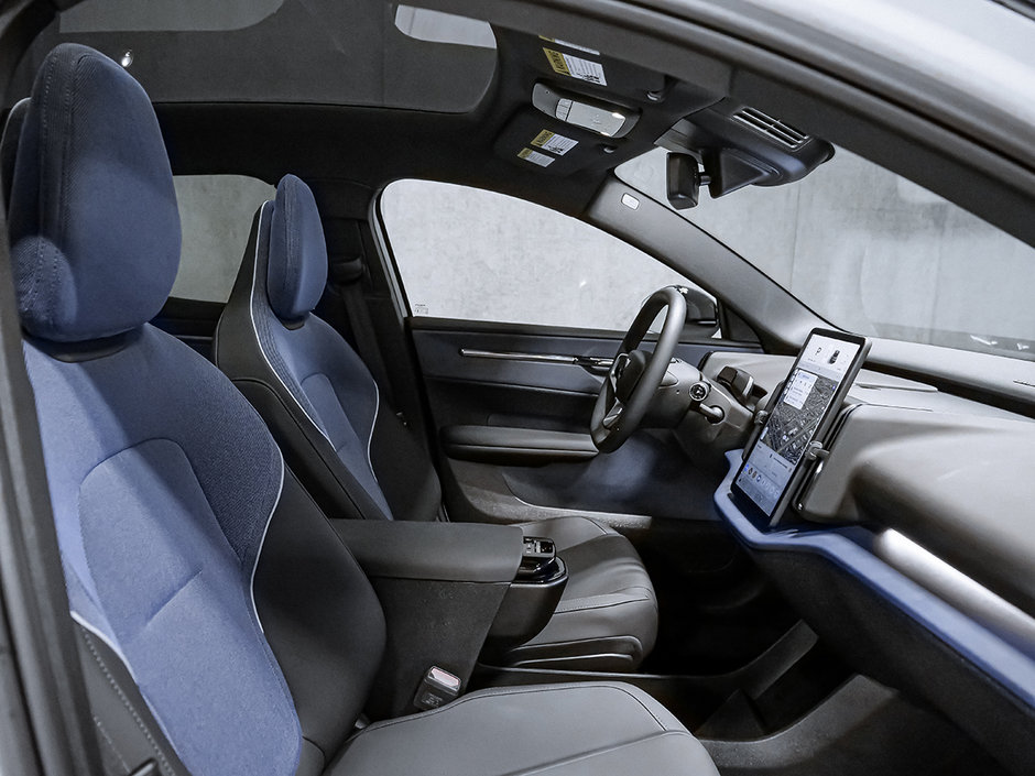 2025 Volvo EX30 Plus-36