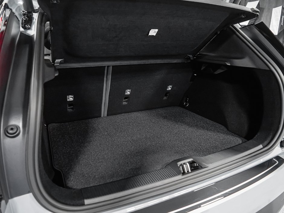 Volvo EX30 Plus 2025-11