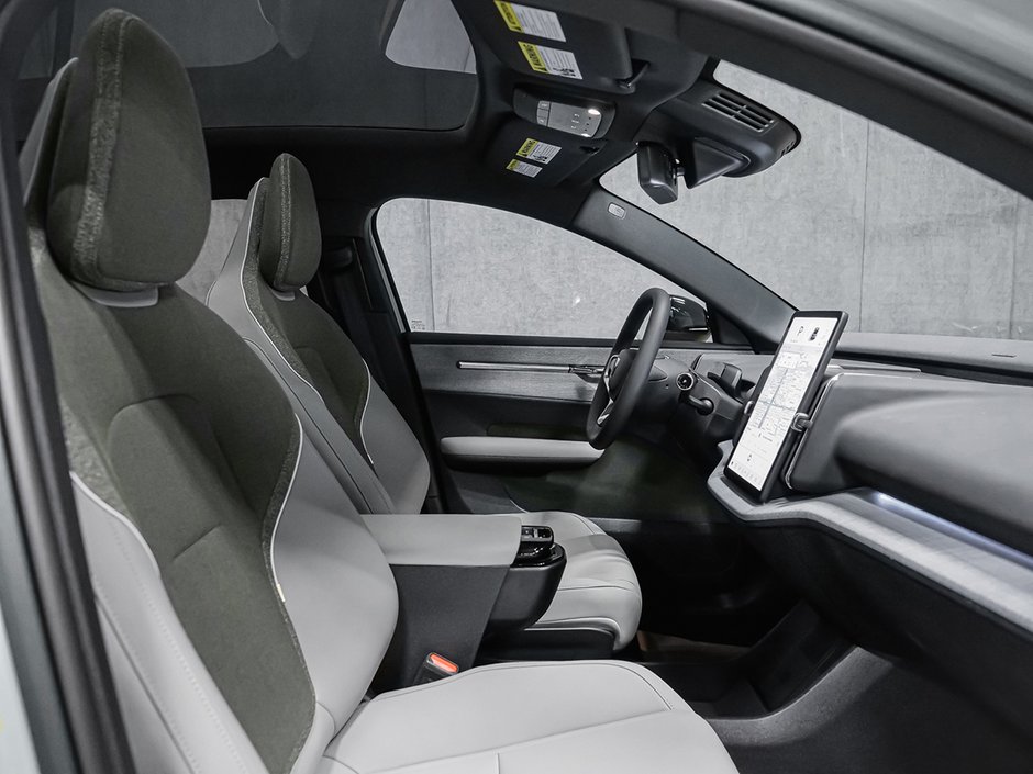Volvo EX30 Plus 2025-34