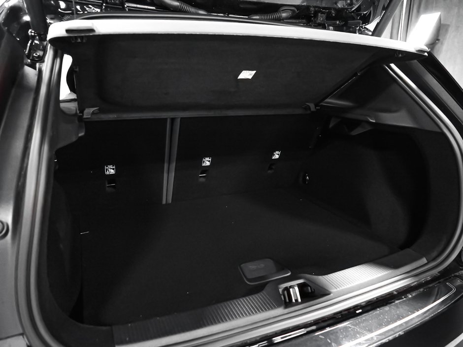 Volvo EX30 Ultra 2025-5