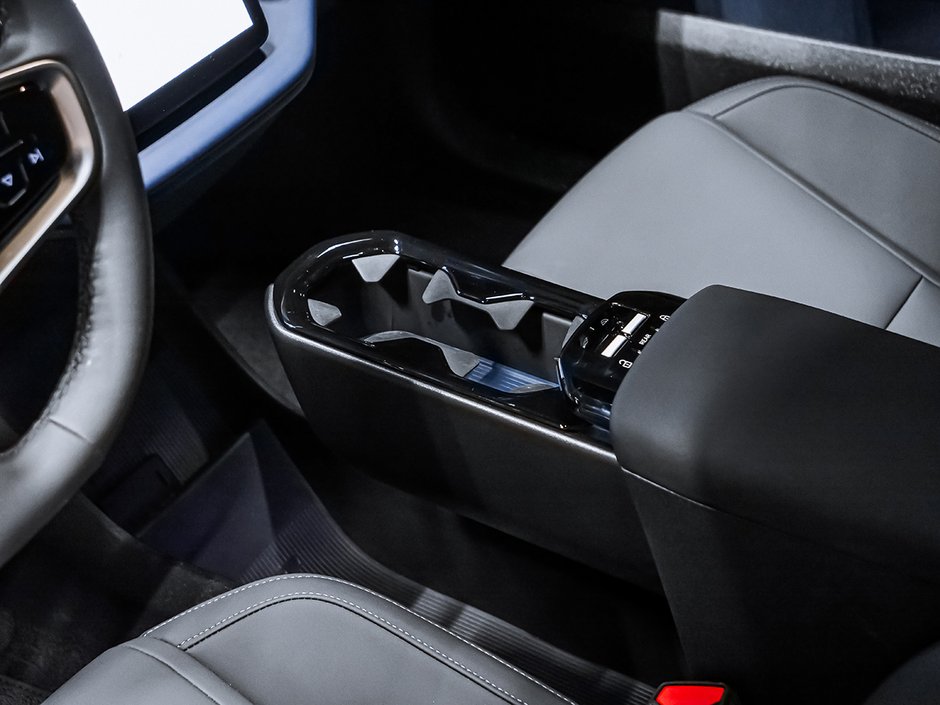 Volvo EX30 Ultra 2025-11