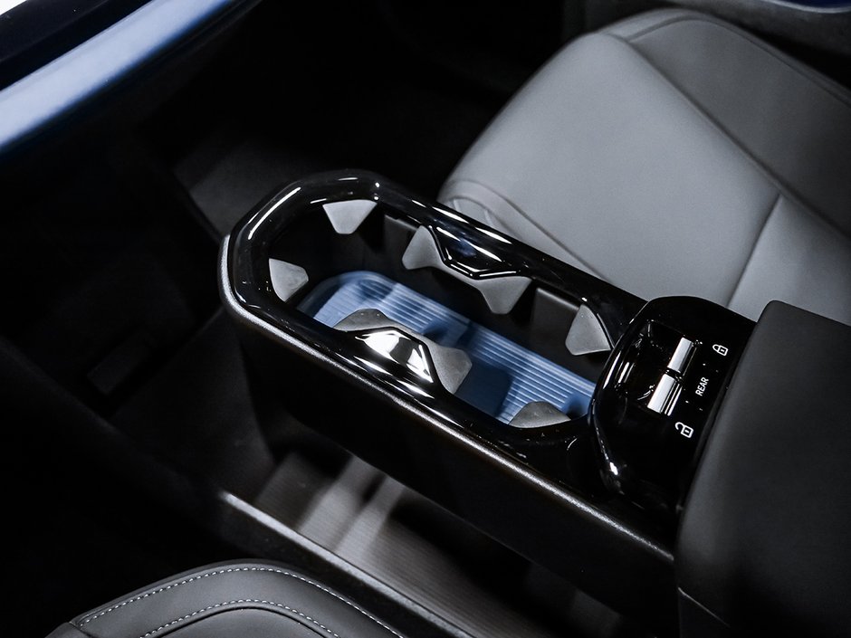 Volvo EX30 Ultra 2025-20