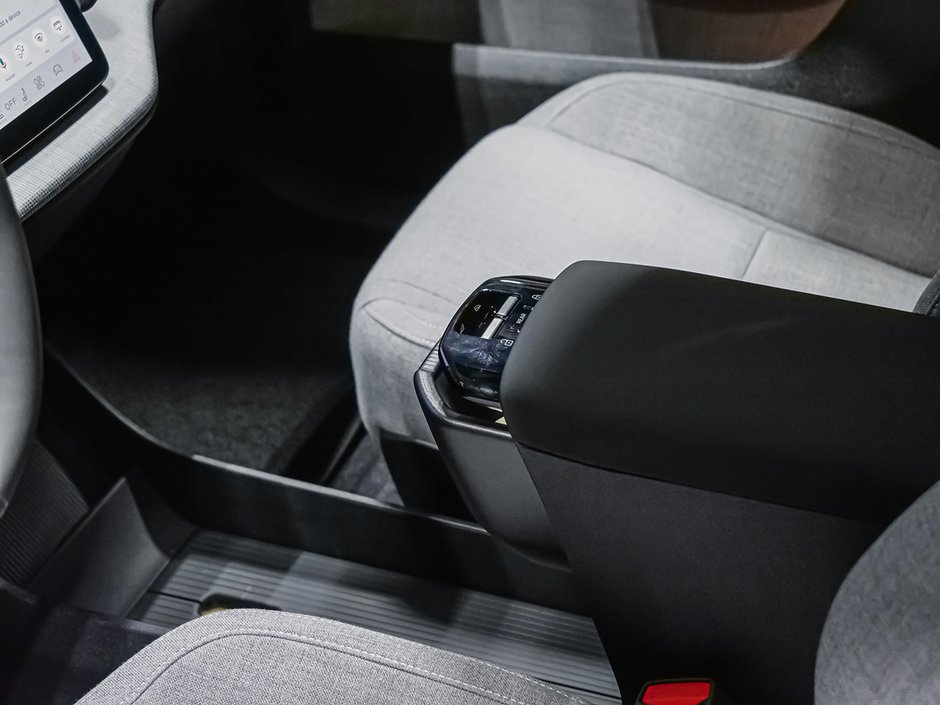 Volvo EX30 TWIN Ultra 2026-17