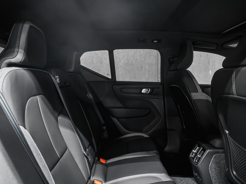 2025 Volvo EX40 TWIN Plus-18