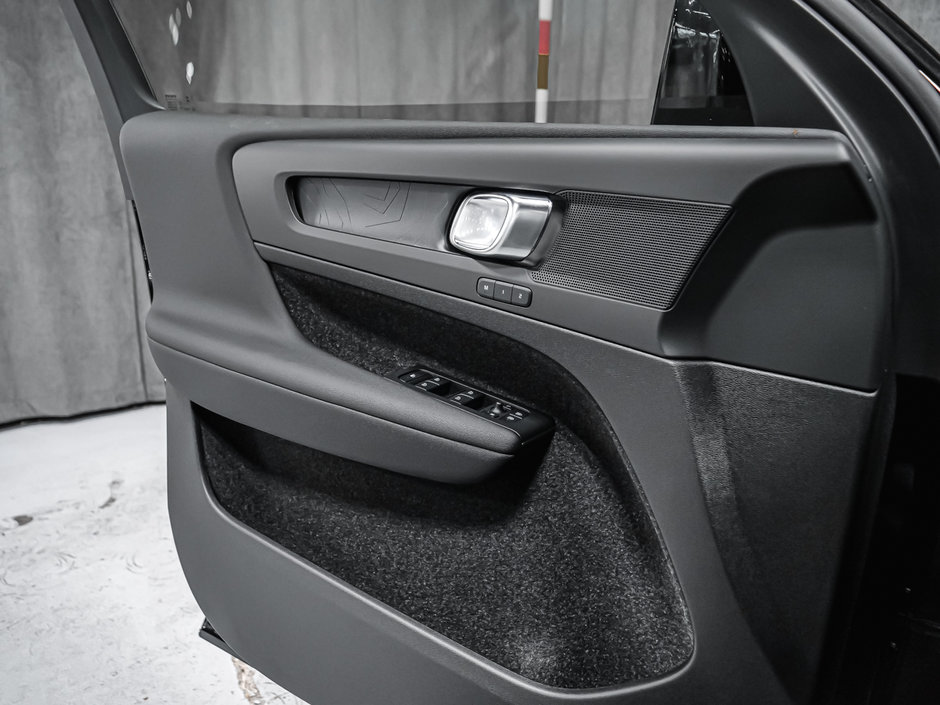 2025 Volvo EX40 TWIN Plus-14
